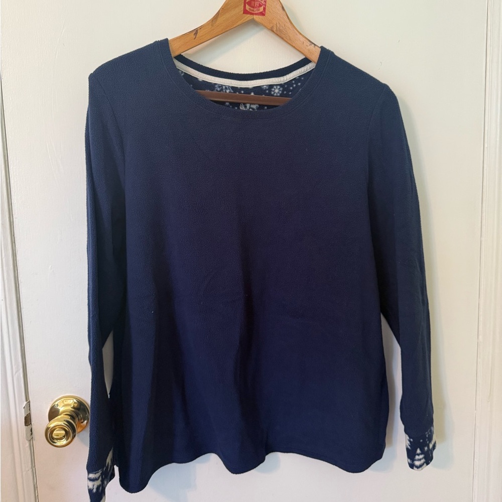 CuddlDuds navy fleece sleep top large